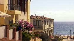 California Beach Houses. Beach town oceanfront luxury homes overlooking the Pacific ocean in southern California.
