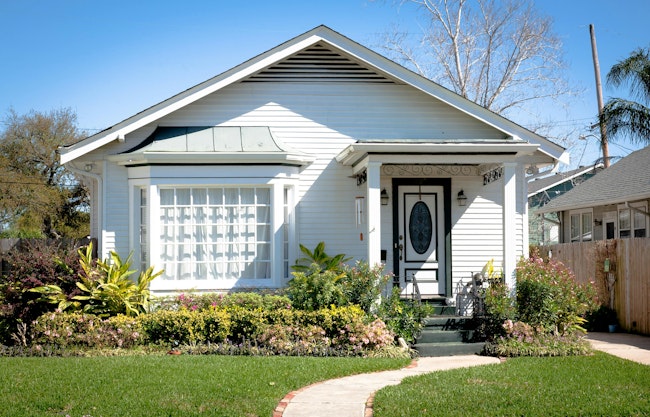 Starter home cottage white trim